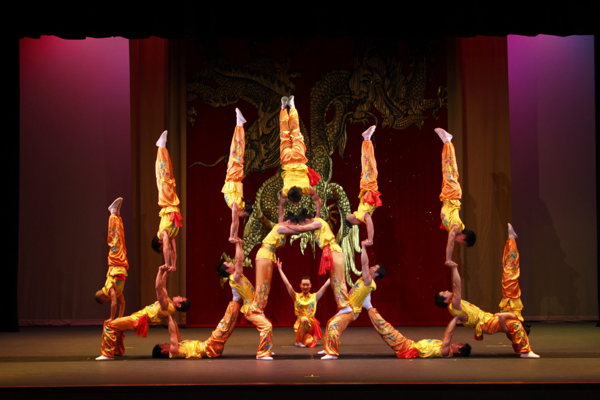 Peking Acrobats Pc Tom Meinhold Photography 2 300dpi